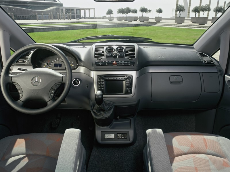 Mercedes-Viano-2004-Photo-01-800x600.jpg