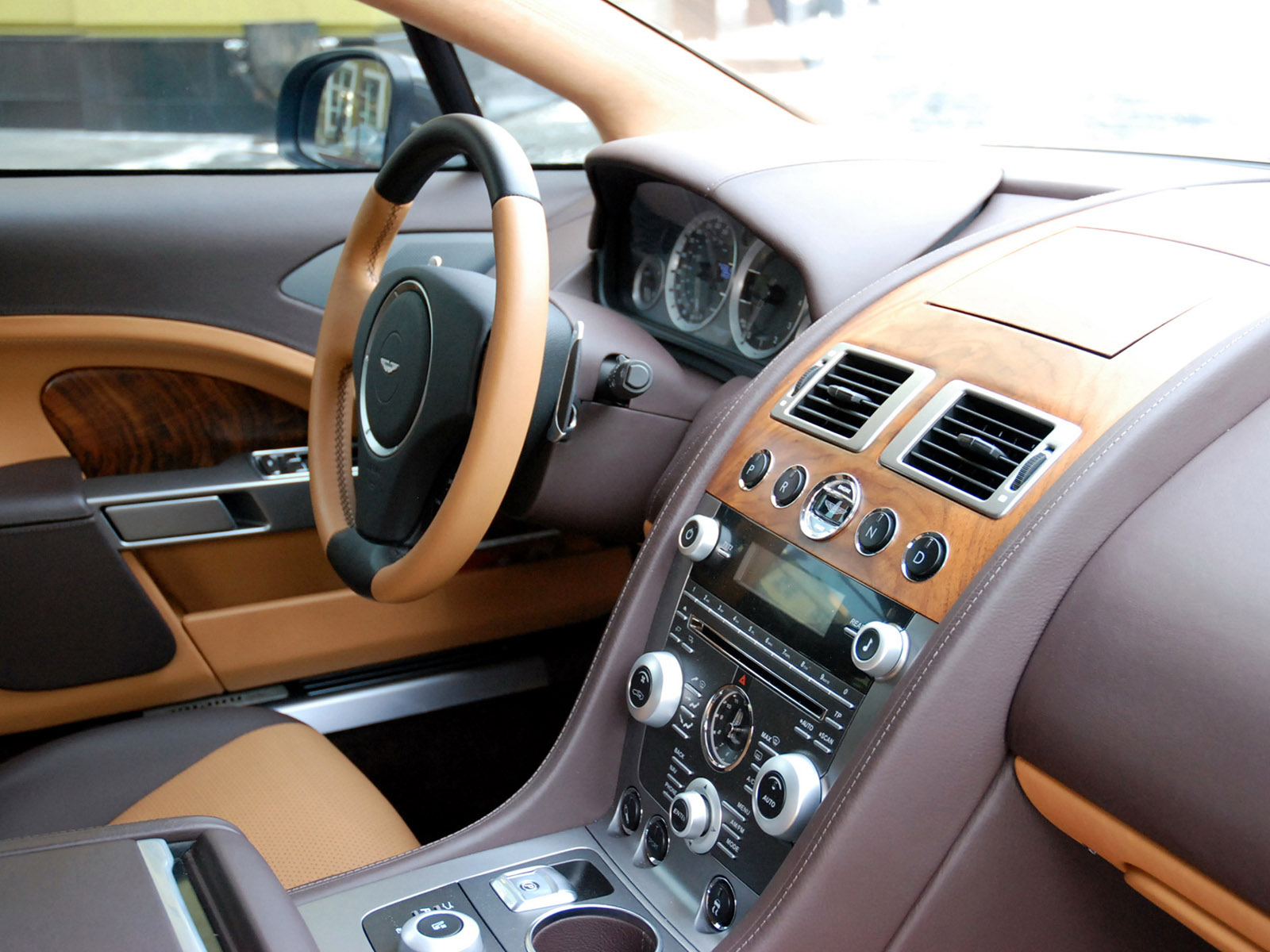 Aston Martin rapide 2011