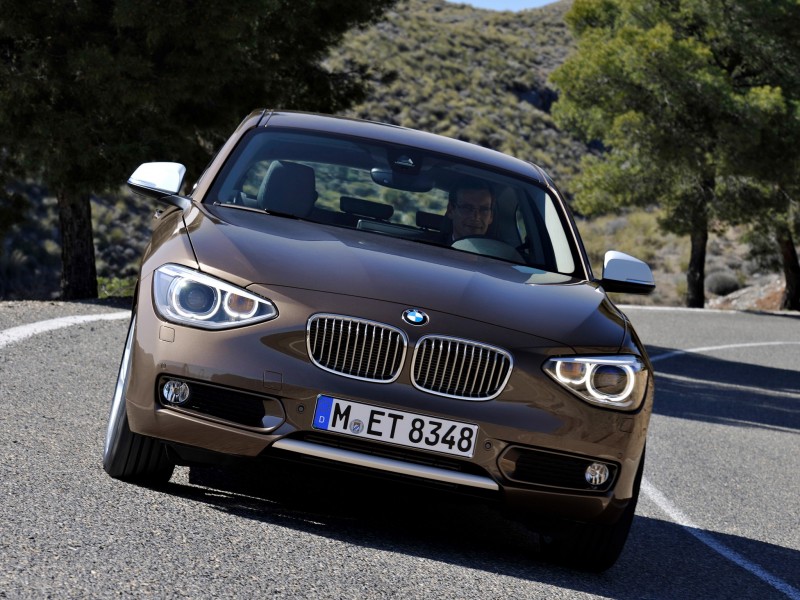 http://carinpicture.com/wp-content/uploads/2012/07/BMW-1-Series-125d-3-door-Urban-Line-F21-2012-Photo-09-800x600.jpg