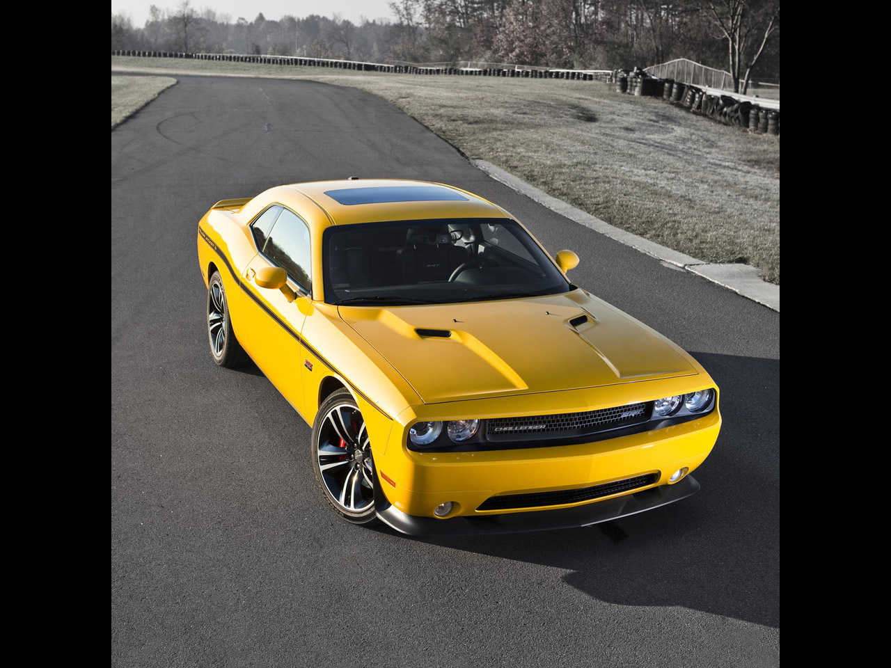 Dodge Challenger Yellow Jacket srt 8